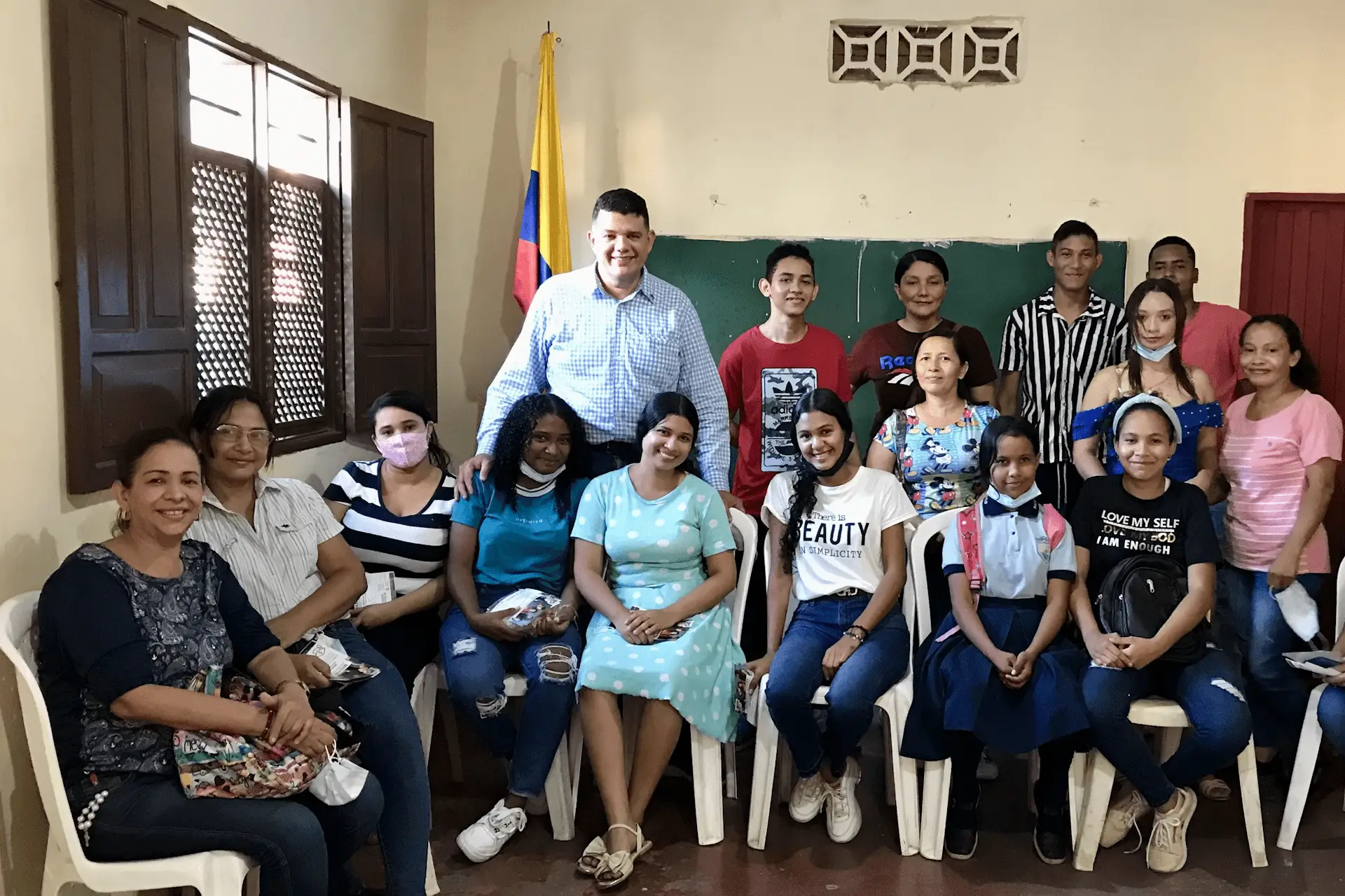 Estudiantes en actividades académicas del Instituto Melvin Jones