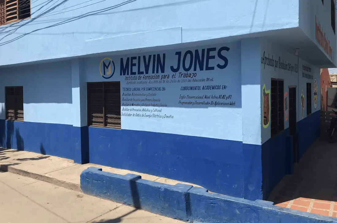 Jóvenes del Instituto Melvin Jones en formación